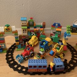 Duplo Lego. 255 pieces.