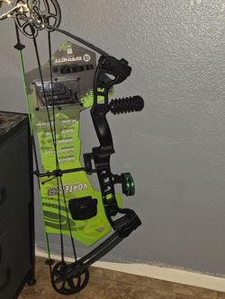 Brand new Bow and arrow set
