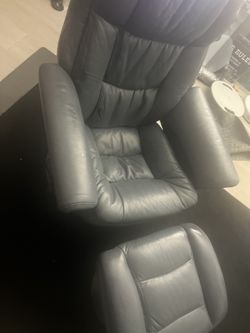 Reclining Executive Lounge Chair W/ Footrest 