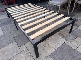 Zinus Metal Platform Bed Frame