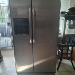Frigidaire Stainless Steel Refrigerater/Freezer - 26 Cubic Feet Capacity