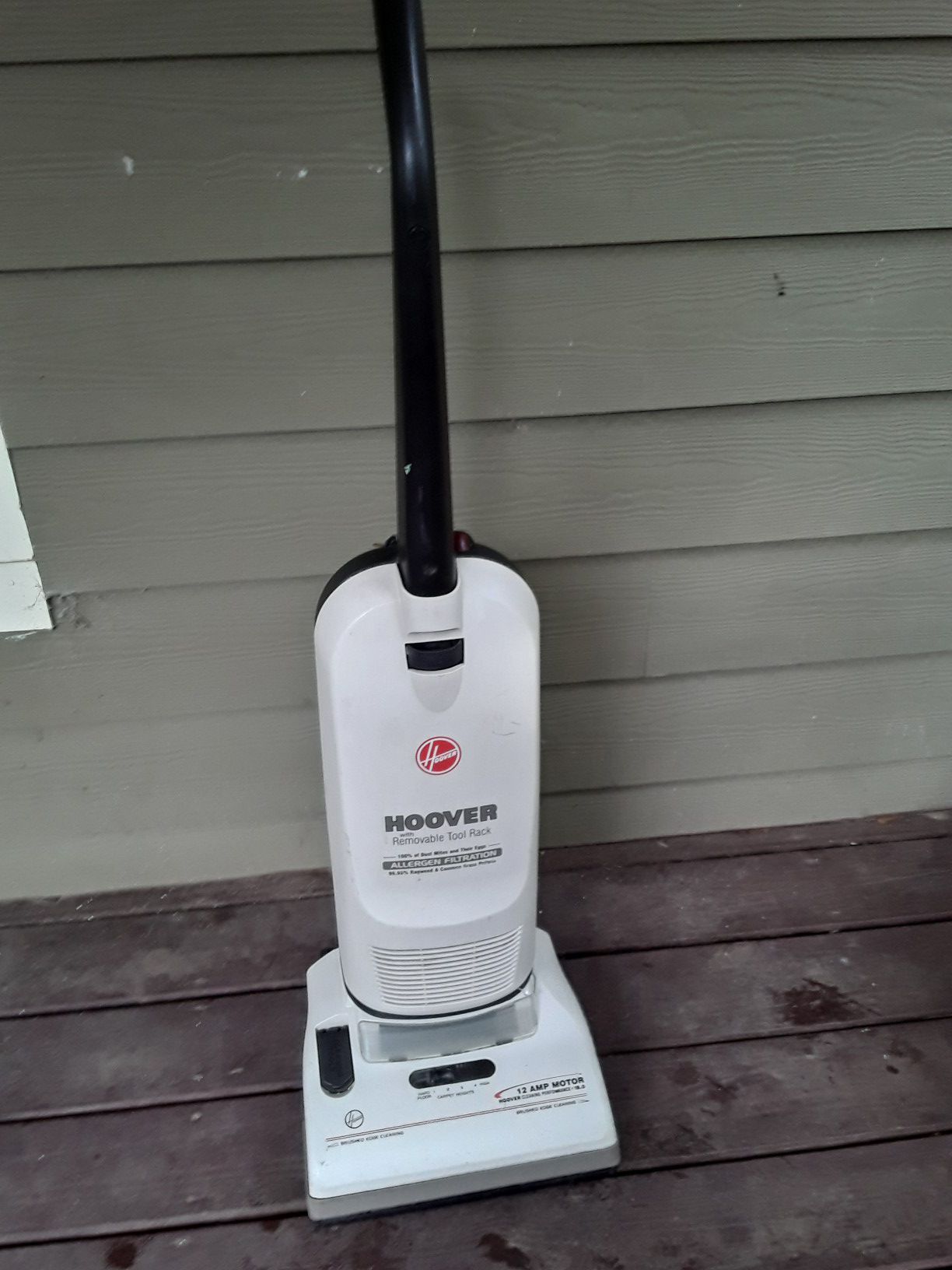 white Hoover non bagless vacuum cleaner