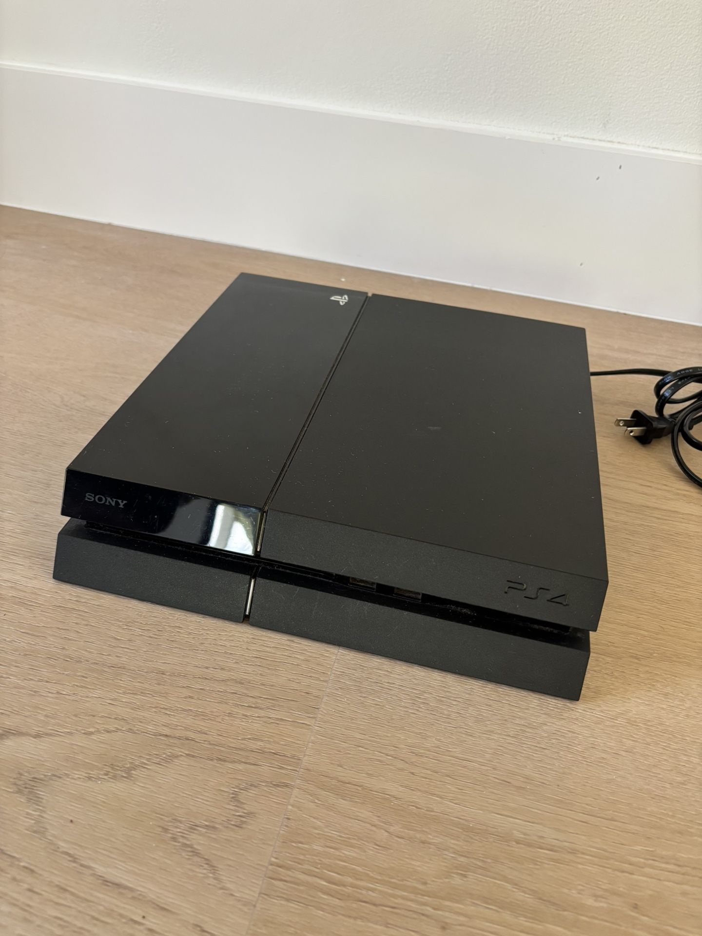 PS4 Play Station 4 console great condition MODEL CUH-1001A 