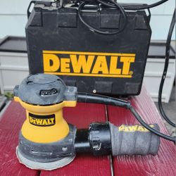 DEWALT ORBIT VARIABLE SPEED SANDER WITH DUST BAG & HARD CASE 