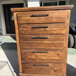 Dresser 