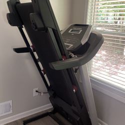 Excellent Treadmill, Perfect Working Condition with Tons of Features 