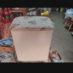 VINTAGE WINNIE THE POOH LAUNDRY HAMPER