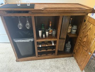 Stylish Vintage Home Bar for Sale – Great Condition!