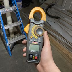 CRAFTSMAN PROFESSIONAL• 800 Amp AC/ DC CLAMP METER