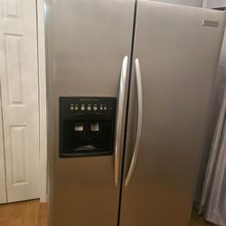 Fridgedaire Refrigerator 
