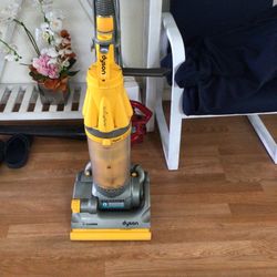 Dyson vacuum cleaner works Very Good 