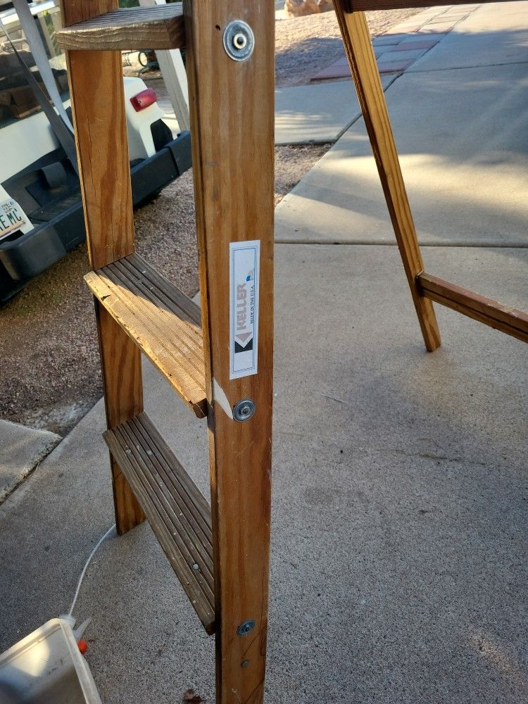 Ladder 5 Ft Wood. KELLER, USA, Nice Condition, E Mesa