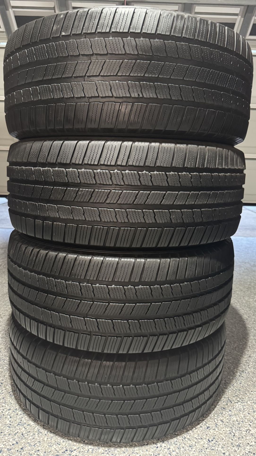 285/50/20 Michelin DEFENDER LTX