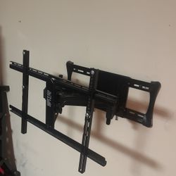 Wall mount TV Brackett