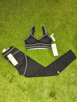 Alo Yoga Sports Bra and Leggings Set
