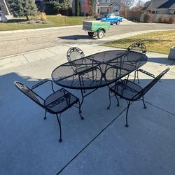Outdoor Table And Chairs 
