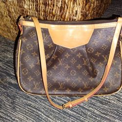 Pair $650