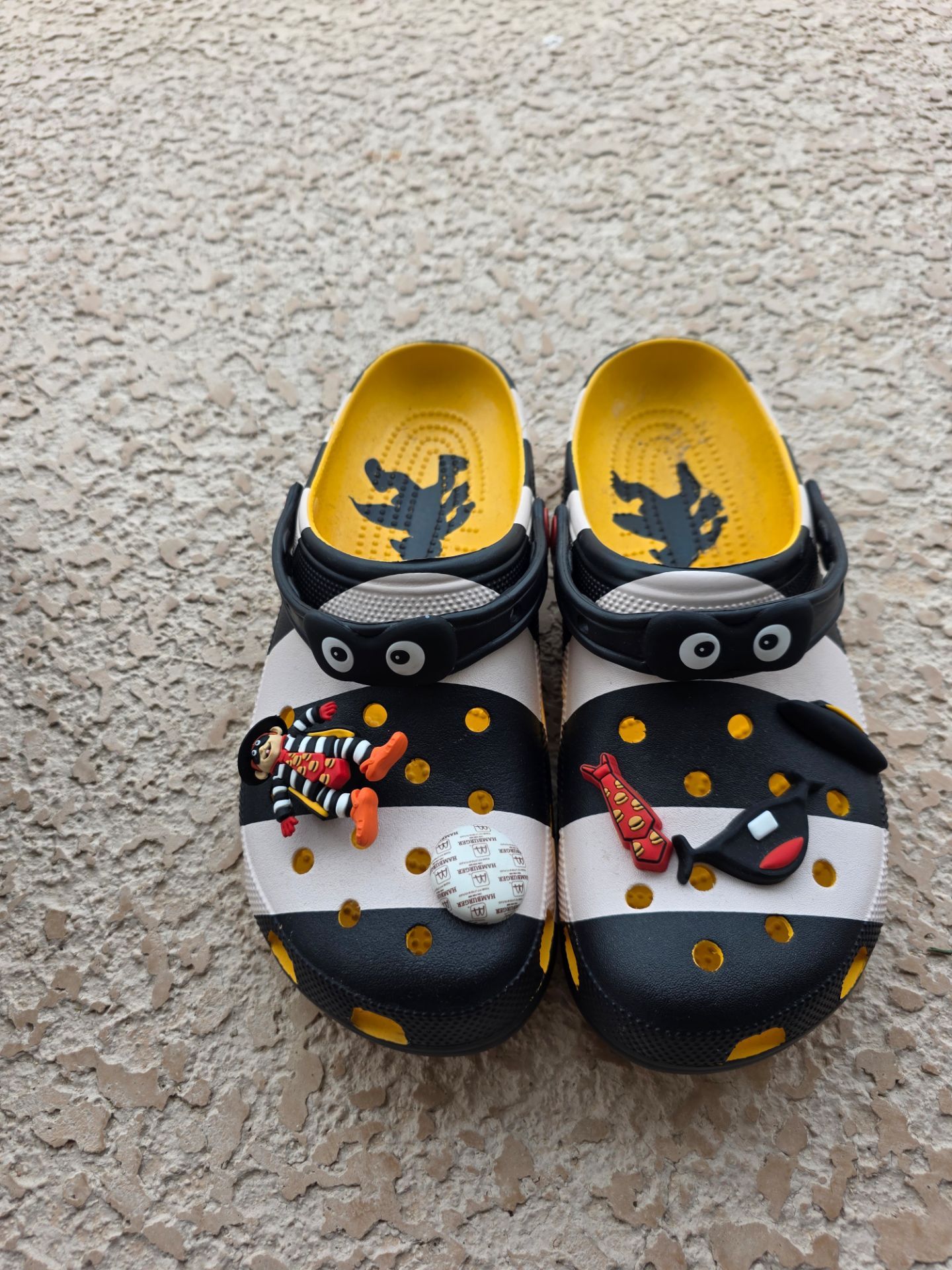 🍟 Crocs x McDonald’s “Hamburglar” Edition – Size 11 🍟