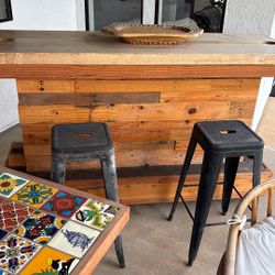 BAR & STOOLS