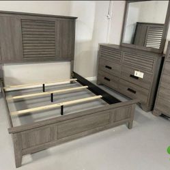 4 Pcs Bedroom Sets Queen or King Beds Dressers Nightstands and Mirrors Finance and Delivery Available Sarter 