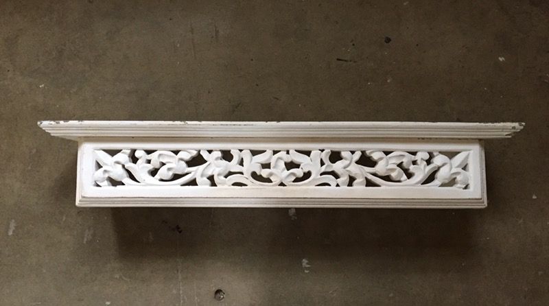 Shabby French chic accent shelf -wht