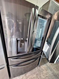 LG 4‑Door French Door Fridge — Black Stainless, Ice/Water