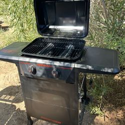 2 BURNER 🔥 PROPANE HAS BBQ GRILL NEW ASSAMBLED FROM THE BOX SOME SCUFF FOR MOVEMENT