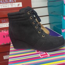 Store Closing Shoes On Sale $25 Each