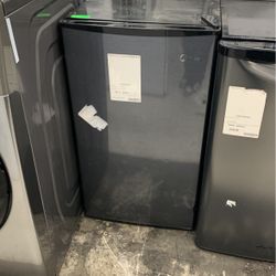 Midea Compact Fridge 