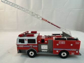 Tonka Red Fire Truck plastic lights sounds Hasbro 2002