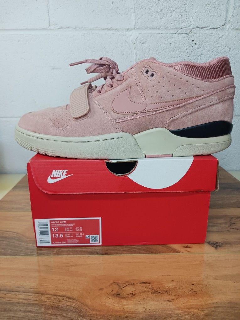 Nike Airforce AAF88 LOW
Red Stardust/Rouge Grain/Suede Size 12