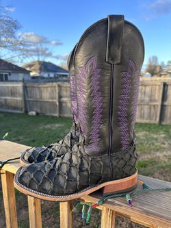 NWOT Mens 8.5 PIRARUCU Boots!