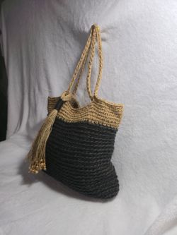 Handmade Colombian Jute Tote Bag – Black & Natural Boho Shoulder Bag
Price: $45.00