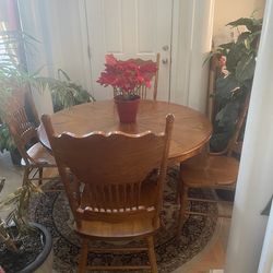 Very nice heavy duty cedar dining table setvwith its matching gorgeous 4 chairs