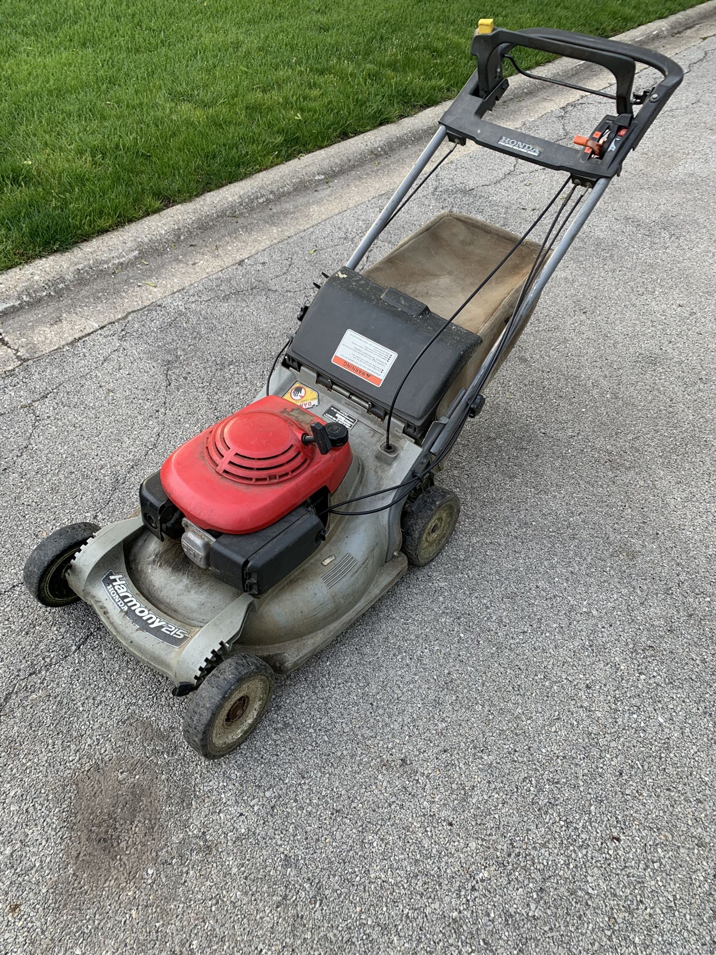 Honda Harmony 215 Self propelled lawn mower with bag. Runs and cuts. Self propelled sometimes stays on, just lift and drop handle and it goes off. Lo
