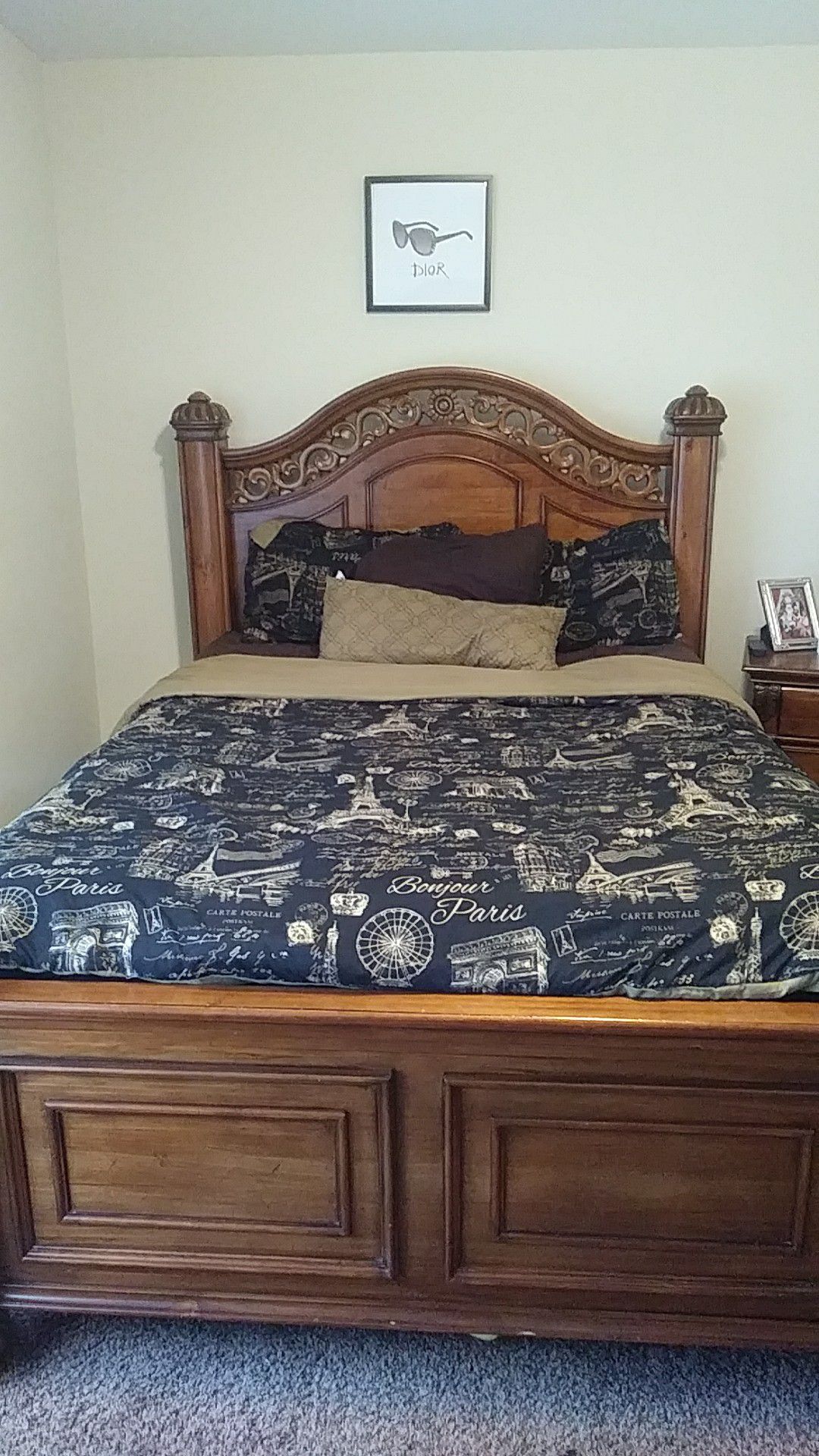 Queen size bed set comes with everything you see only asking 650