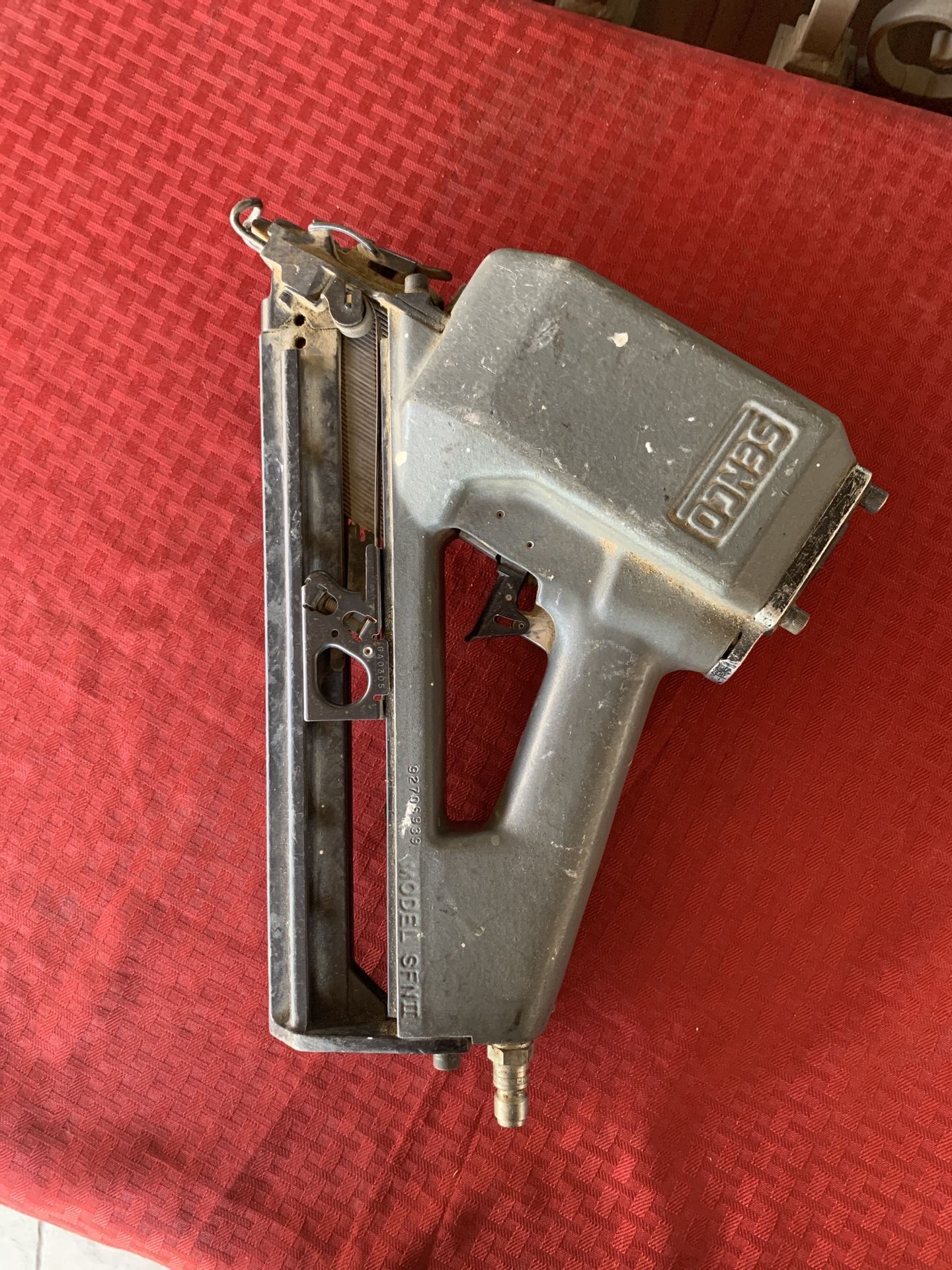 SENCO AIR POWERED 15GA ANGLE FINISH NAIL GUN NAILER, SFNII SFN2