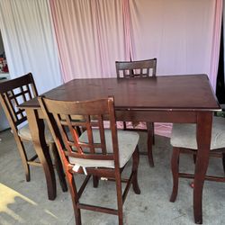 Used Dining Table with 8 Chairs 