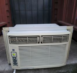 Frigidaire 8,000 BTU Air Conditioner