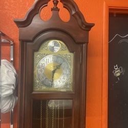 Grandfather clock Tempus Fugit