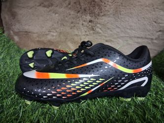 Soccer cleats us size 3.5youth