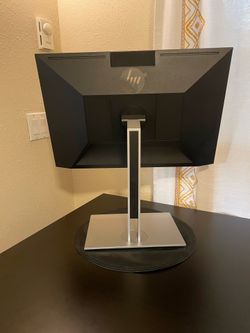 HP adjustable monitor w collapsible camera