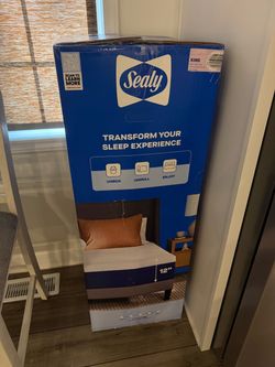 king size sealy memory foam mattress (BRAND NEW)
