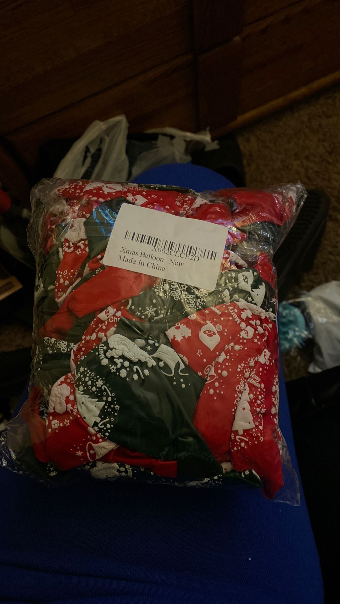 100 Christmas balloons w/ribbons