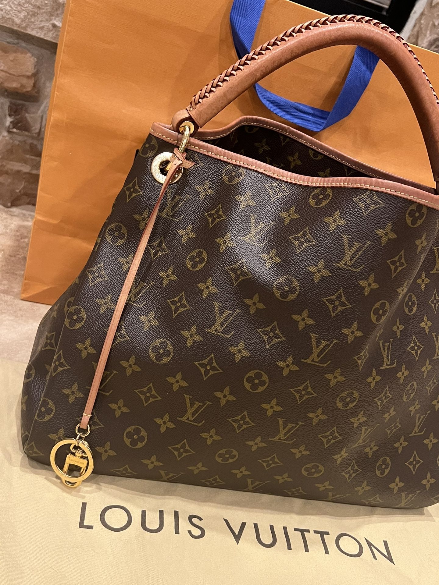 *FOR SALE* Louis Vuitton Artsy MM Discontinued Style Authentic for Sale in  Temecula, CA - OfferUp