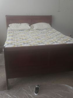 Queen Size Bed Room Set.