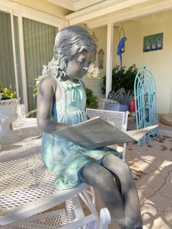 GIRL READING BOOK (BRONZE)