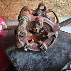 Pipe cutting tools and pipes Threader.