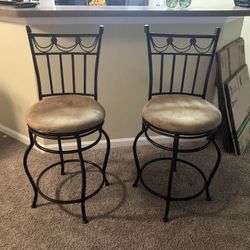 2 Bar Stools 