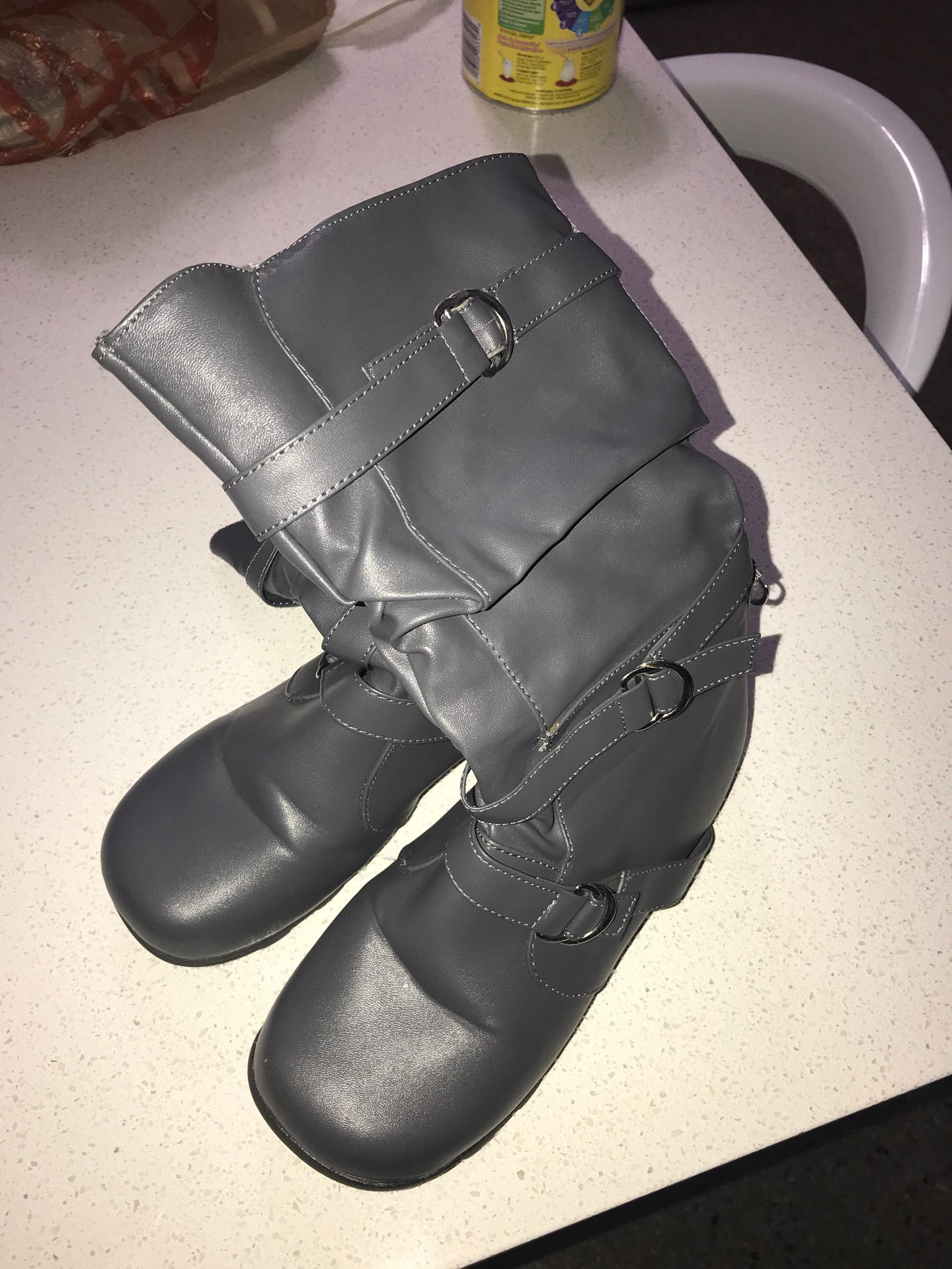 Girl boots grey size 3